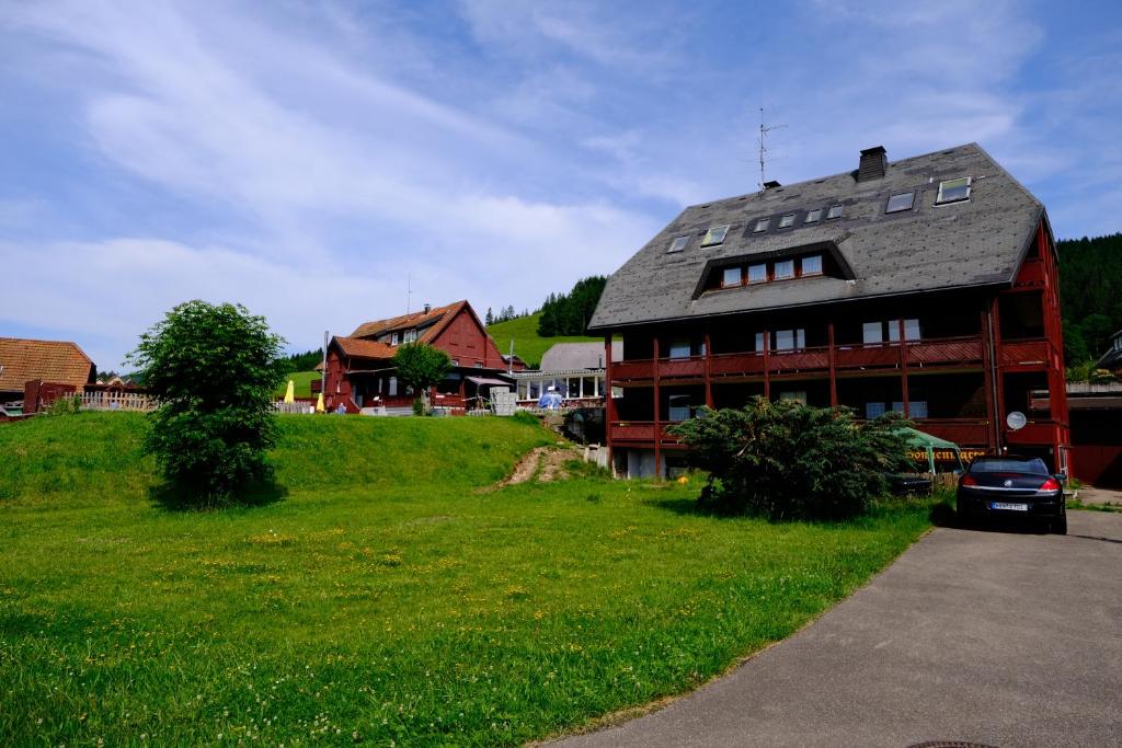 Hôtel B & B Hotel Sonnenmatte nahe Badeparadies Schwarzwald Spriegelsbachstr. 5-8, 79822 Titisee-Neustadt