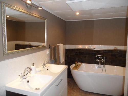 B&B / Chambre d'hôtes B&B Manderscheid-Blick 59 Bahnhofstraße Pantenburg