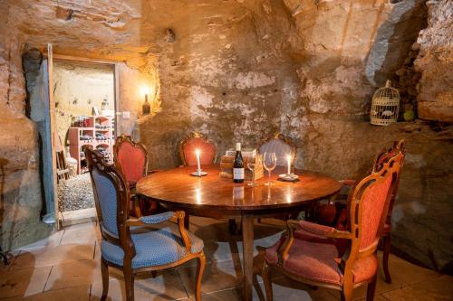 Bacchus Grotto Chambre and Table d'Hote Cairanne france