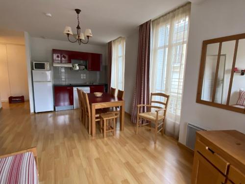 Appartement Bagnères de Luchon, Résidence Val de Jade, Beau T3 meublé, plein centre, pour 4 ou 6 personnes 2 Allée d Etigny Luchon