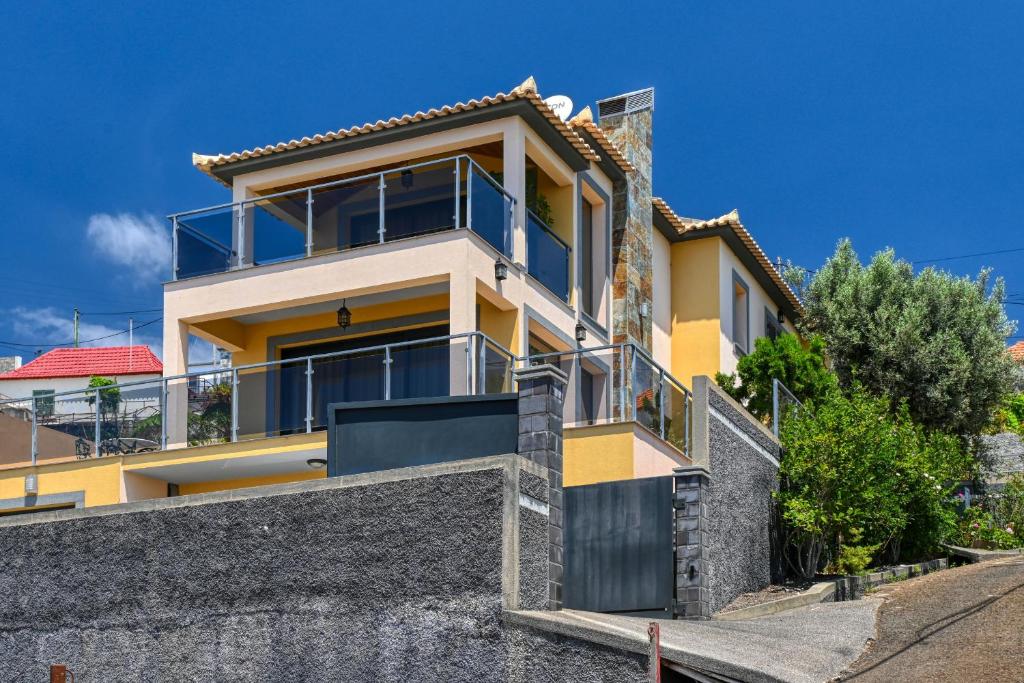 Villa Bairos House, a Home in Madeira Caminho da Candelária, 13, 9350-405 Tábua