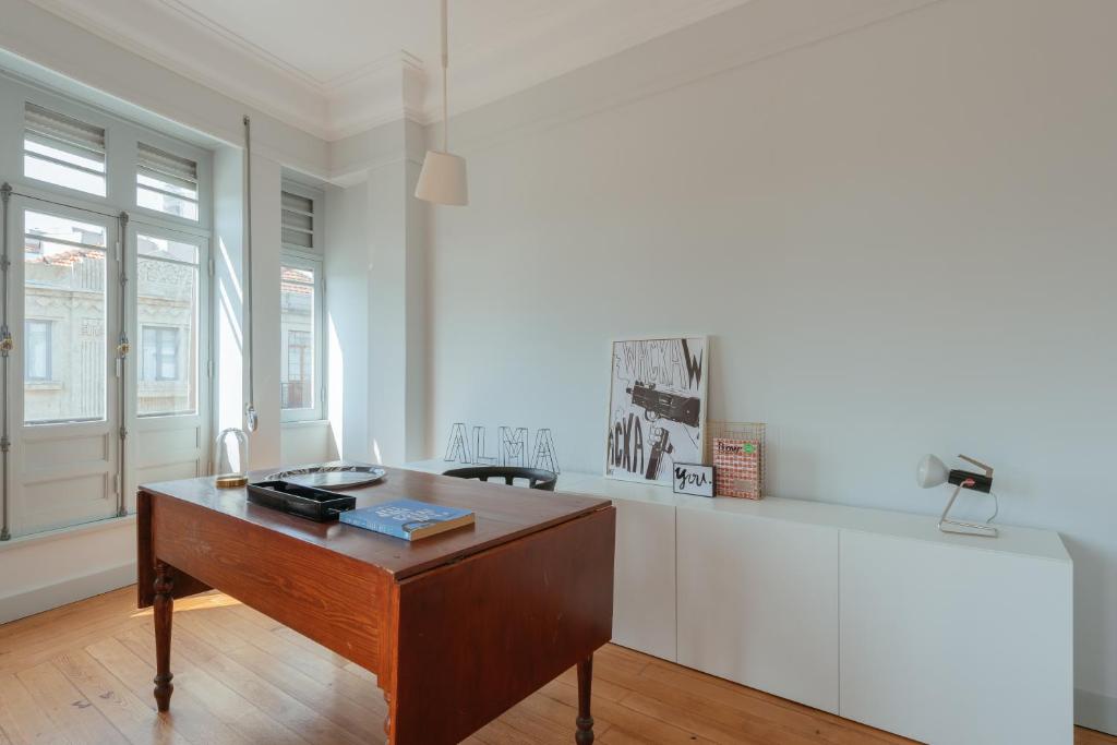 Appartement Baixa24 - Downtown Bliss w/ Amazing Natural Light 352 Avenida de Camilo, 4300-096 Porto