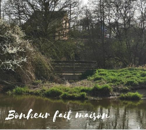 B&B / Chambre d'hôtes Balades entre bois et rivières, Chambre à Brocéliande Au Pont Jean Saint-Gonlay