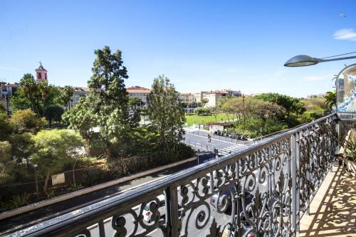 Balcon vue Coulée Verte. Luxe Plein cœur de Nice Nice france