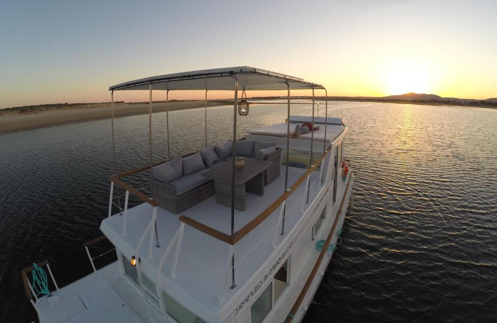 Bateau-hôtel Barco Casa Fuzeta Avenida Dr. César Oliveira (junto ao porto de pesca), 8700-000 Fuzeta