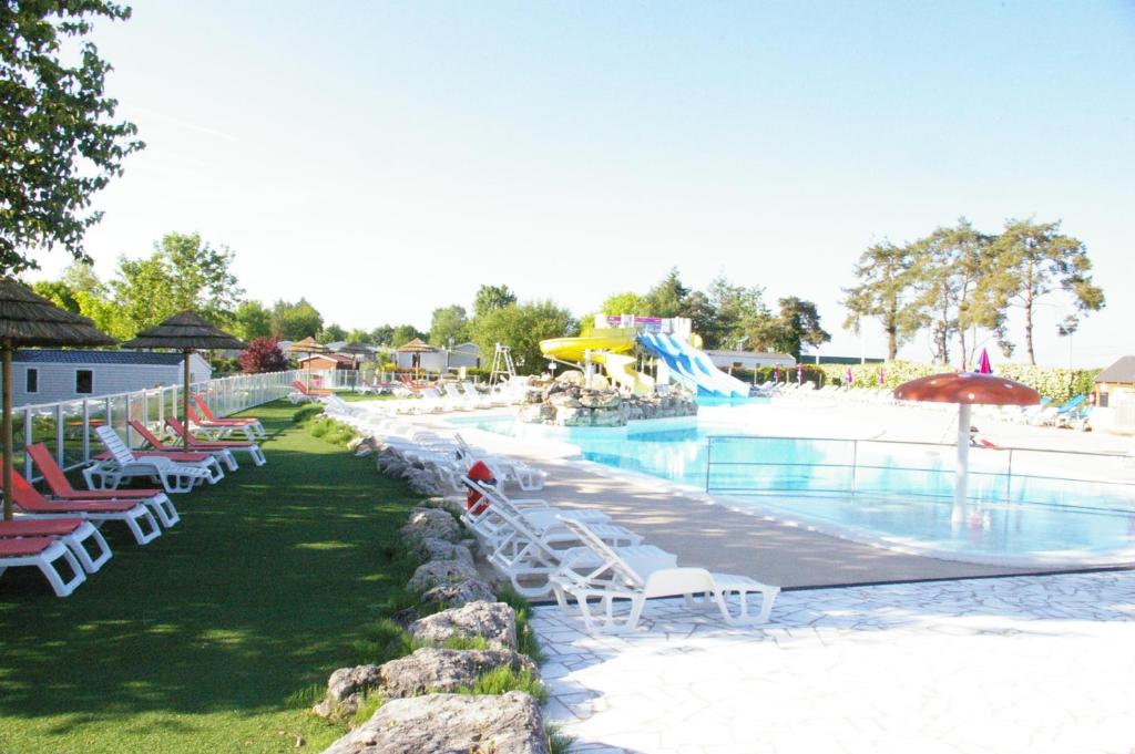 Camping BARERO LOCATIONS DE MH PROCHE BEAUVAL ET CHATEAU DANS LOIRE et CHER DOMAINE DE DUGNY, 41150 Onzain