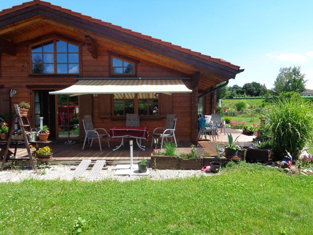 Séjour chez l'habitant Barrierefreies Zimmer im Blockhaus mit Sauna am See 5 Strandweg Ebenerdig Einfamilienhaus, 83564 Soyen