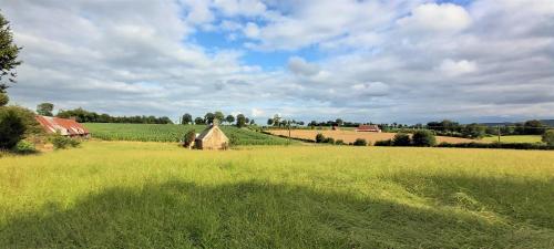 Chalet Basic remote and secluded house in Normandy La Garlière Yvrandes