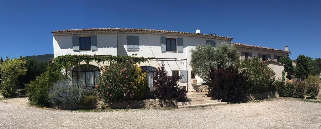 Maison de vacances Bastide CAMPAGNE CANAL CAMPAGNE CANAL 1428 B RTE DE CABRIERES D'AIGUES, 84160 Cucuron