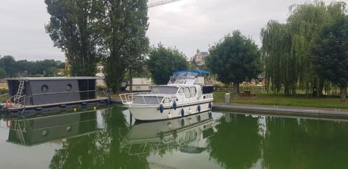 Bateau chambre d'hote Saint-Florentin france