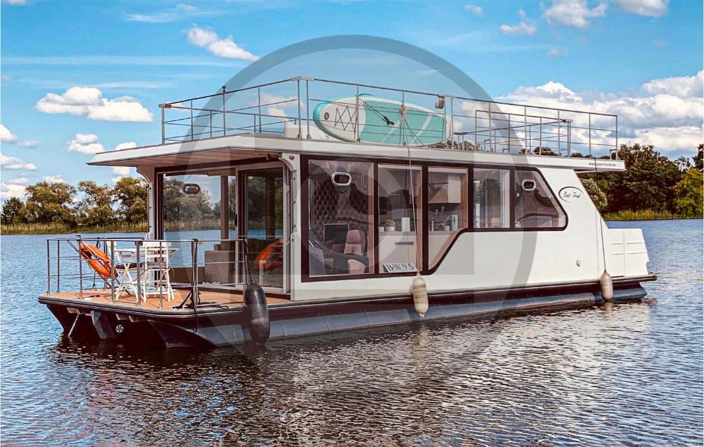 Amazing ship-boat in Havelsee OT Ktzkow with 1 Bedrooms , 14798 Kützkow