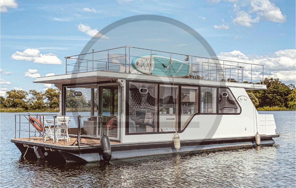 Amazing ship-boat in Havelsee with 1 Bedrooms , 14798 Buchholz