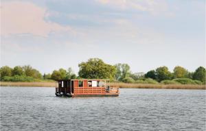 Amazing ship-boat in Radewege with 2 Bedrooms