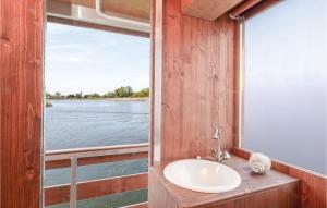 Awesome ship-boat in Neustrelitz with 2 Bedrooms and WiFi