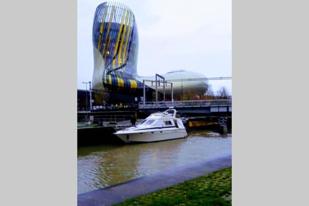 Bâteau cocoon au bassin des lumières Quai des Caps Ponton C, 33300 Bordeaux