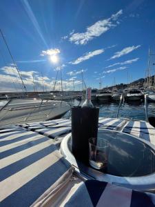 Bateau-hôtel Bea Boat Charter Quai Napoléon III 06500 Menton Provence-Alpes-Côte d\'Azur