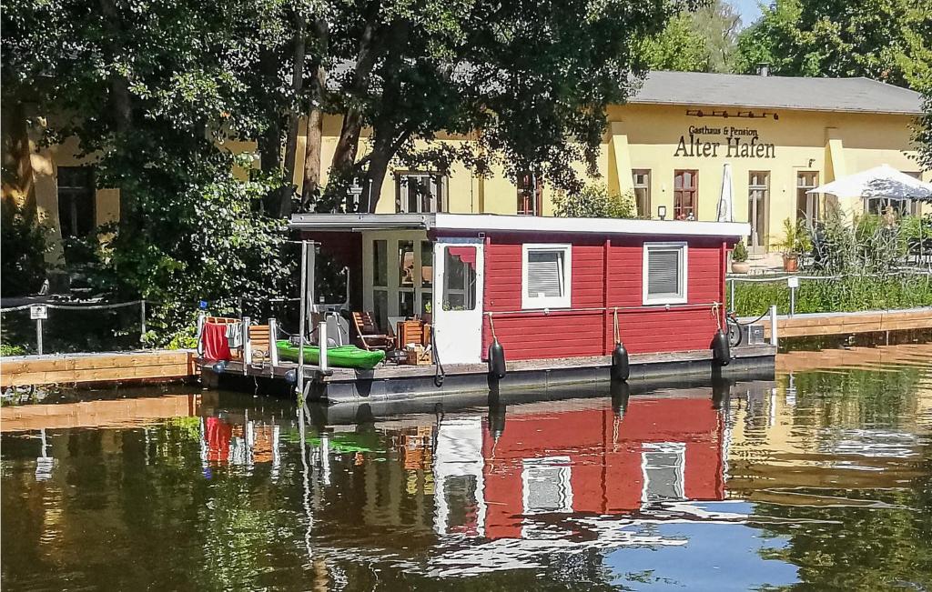 Bateau-hôtel Beautiful ship-boat in Brandenburg with 1 Bedrooms  14798 Kützkow