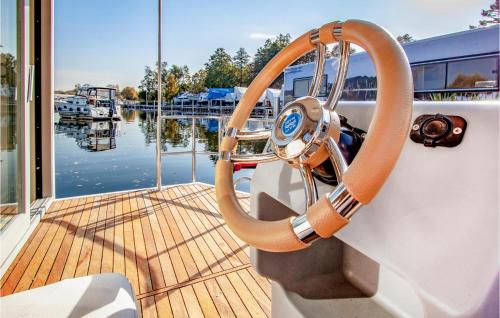 Beautiful ship/boat in Hennigsdorf w/ 1 Bedrooms