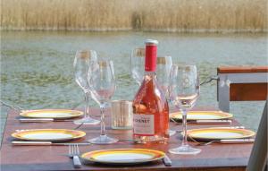 Beautiful ship-boat in Neustrelitz with 2 Bedrooms and WiFi