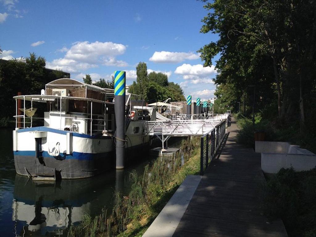 Bateau-hôtel Boat For Guest 309 quai de Stalingrad, péniche Oviri 92130 Issy-les-Moulineaux