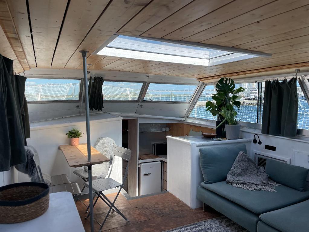 Bateau-hôtel Das Bunte Hausboot Am Yachthafen Rundsteg, rechte Seite 23769 Fehmarn