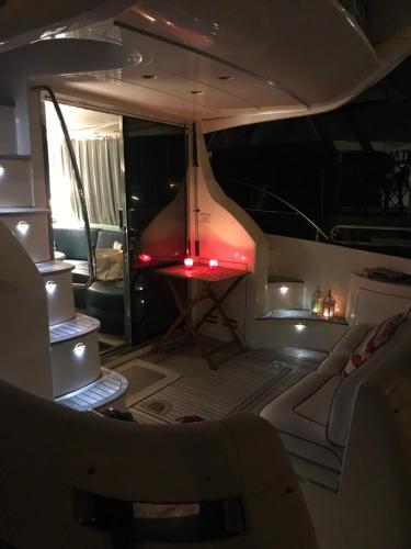 Douro River Private Yacht-Accommodation