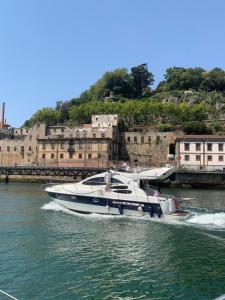 Douro River Private Yacht-Accommodation