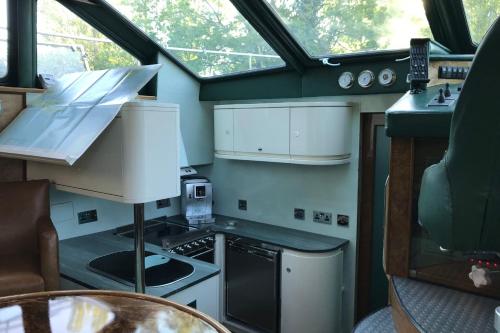 DUFTON YACHT FOR 2-4 PEOPLE Mâcon
