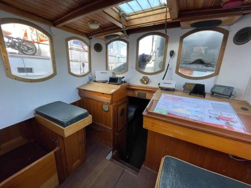Dundee Historisches Segelschiff mitten im Paradies
