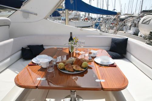 Entire residence on a motor yacht Old harbor of Cannes