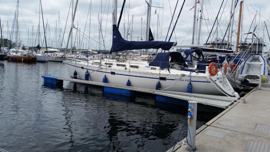 Bateau-hôtel Erlebnisunterkunft auf dem Kutter \ Hafenstrasse 32 Kaimauer 17489 Greifswald