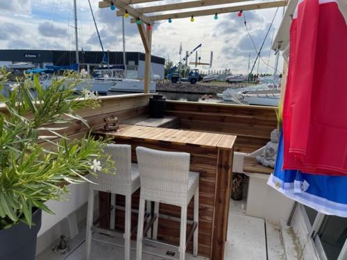 Exceptionnel bateau maison reine mathilde