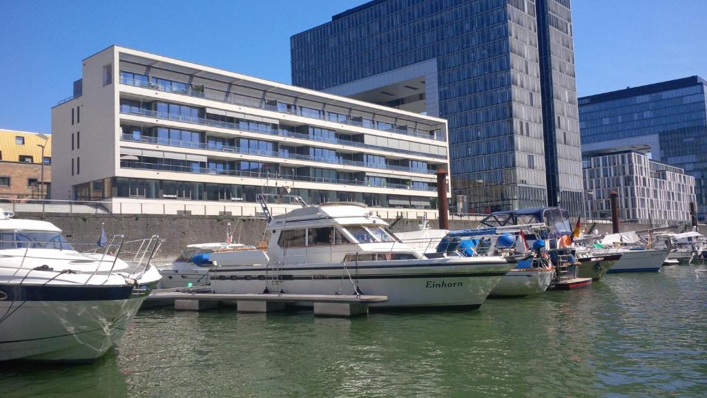 Bateau-hôtel Fantasie Boot EINHORN Bayenstraße 28a 50678 Cologne