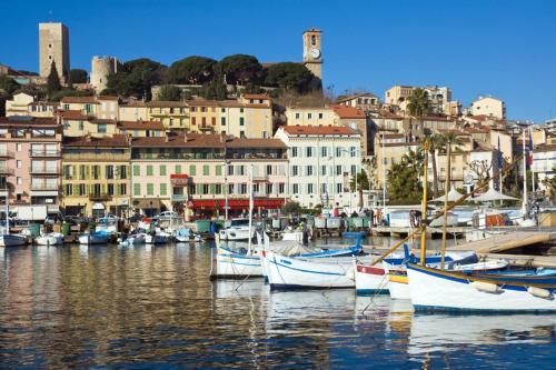 Ferretti 36 ' Bateau à Quai Vieux-Port Cannes Festival La Croisette