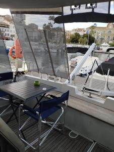 Ferretti 36 ' Bateau à Quai Vieux-Port Cannes Festival La Croisette