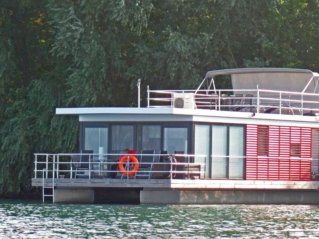 Bateau-hôtel FLOATING 44 Xanten _ Haustiere moe Xanten, Alt-Vynscher Weg 32 46509 Xanten