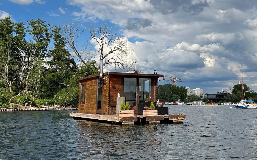 Bateau-hôtel Gemütliches Hausboot mit Kamin in Berlin 32 Tunnelstraße 10245 Berlin