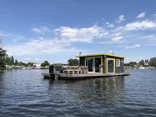 Großes gemütliches Hausboot in Berlin