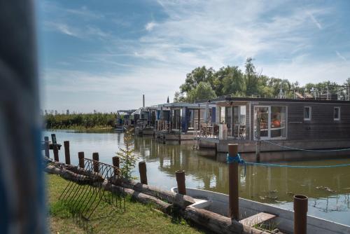 Hafenresort Karnin Hausboot Glaukos