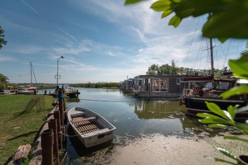 Hafenresort Karnin Hausboot Glaukos