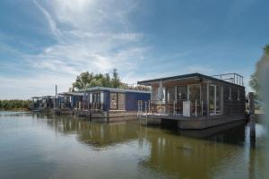Hafenresort Karnin Hausboot Glaukos