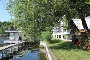 Haus direkt am See