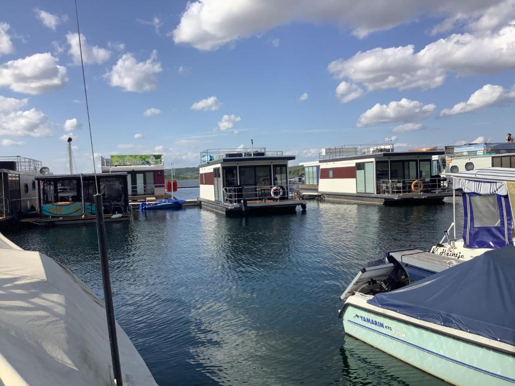 Hausboot Casa di Lago Hafen Braunsberda, Hafenplatz1 Steg A/15, 06242 Braunsbedra