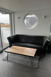 Hausboot der Friesländer im Wangermeer