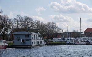 Hausboot Die Leseinsel