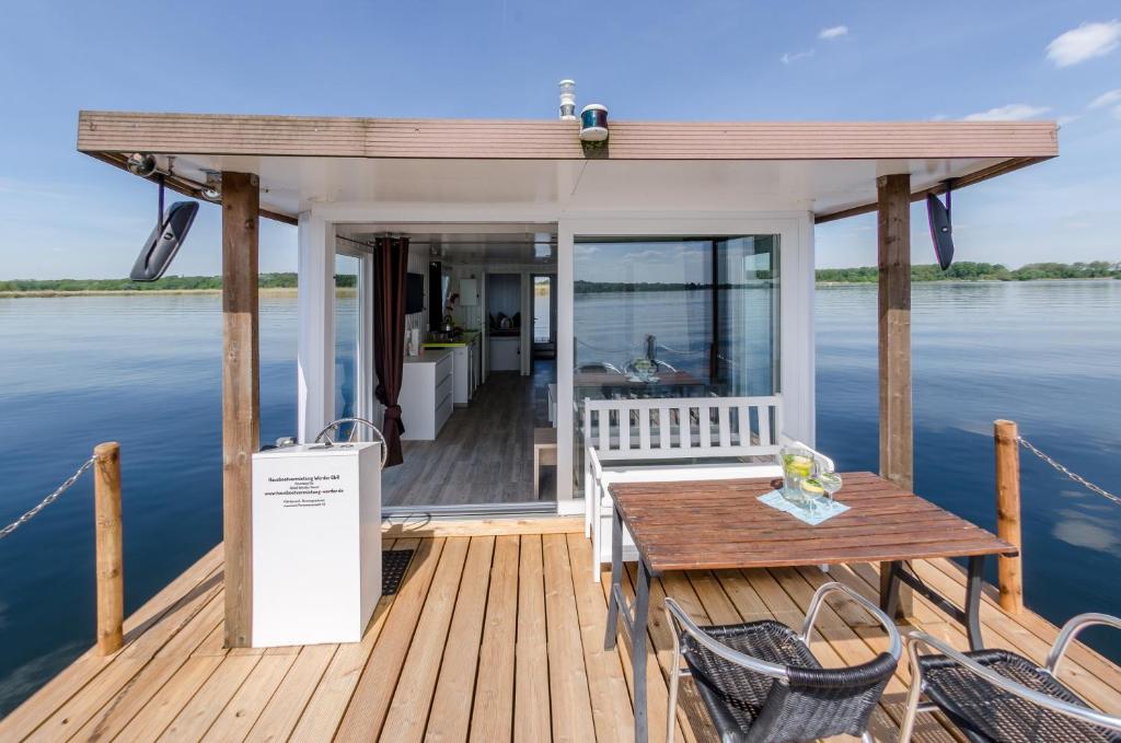 Bateau-hôtel Hausboot Ferienwohnung auf dem Wasser Havelweg 16 14542 Kolonie Zern