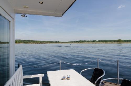 Hausboot Ferienwohnung auf dem Wasser