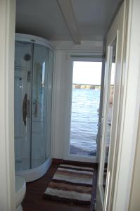 Hausboot Ferienwohnung auf dem Wasser