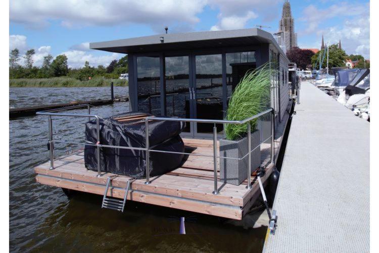 Bateau-hôtel Hausboot Fjord Dory mit Biosauna in Schleswig 5 Am Hafen 24837 Schleswig