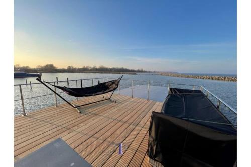 Hausboot Fjord HAVEN mit Biosauna in Barth